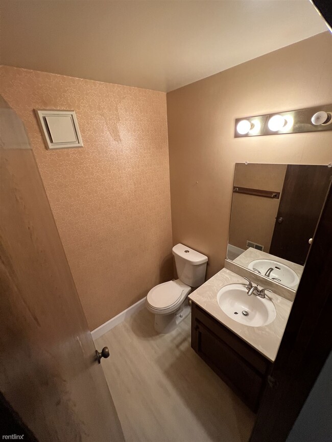 Building Photo - 4 br, 2.5 bath House - 16245 Jackson Oaks ...