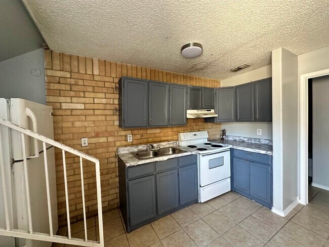 Building Photo - 311 Soria Dr