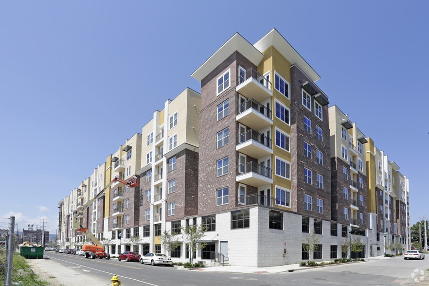 Primary Photo - Campus Walk