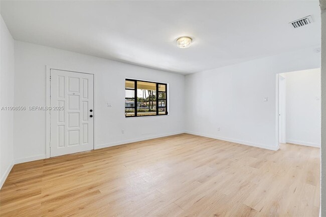 Building Photo - 1610 NW 33rd Ave