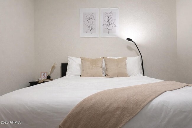 Building Photo - 854 S San Marcos Dr