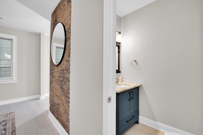 Building Photo - 2602 Riverside Dr