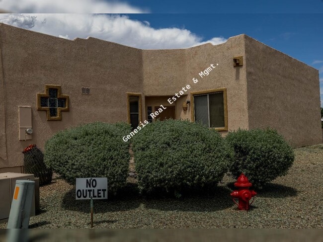 Building Photo - 606 W Woodfield Ct