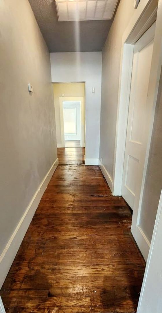 Building Photo - Spacious Four-Bedroom near Plaza District