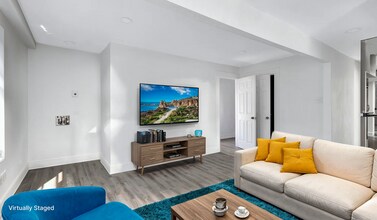 Building Photo - 2737 Stuart Dr