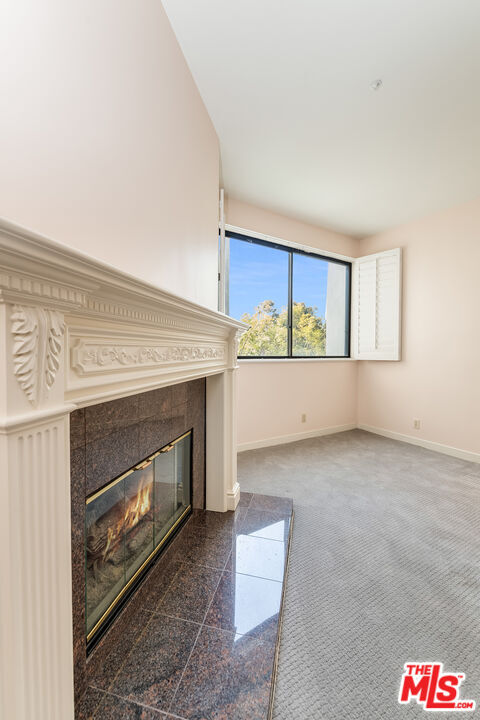 Building Photo - 450 N Maple Dr
