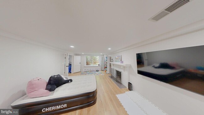 Building Photo - 8403 Bradmoor Dr