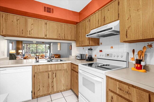 Building Photo - 6084 Willowpointe Cir