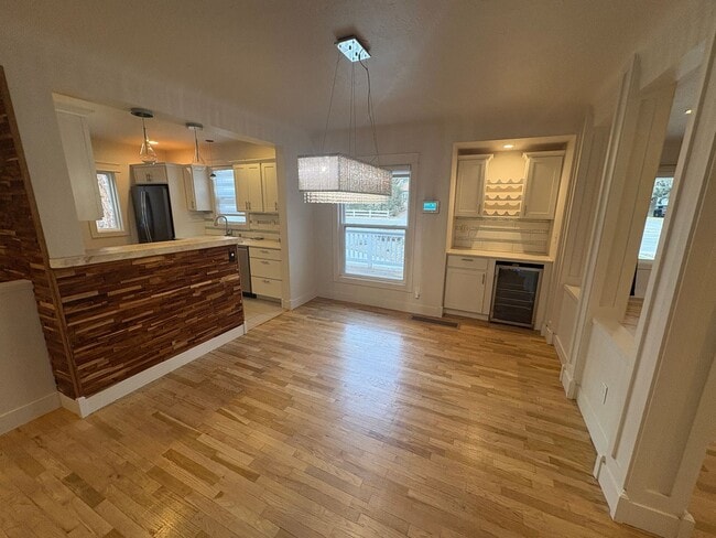 Building Photo - 4-bedroom, 2.5-bath home located on Poly.