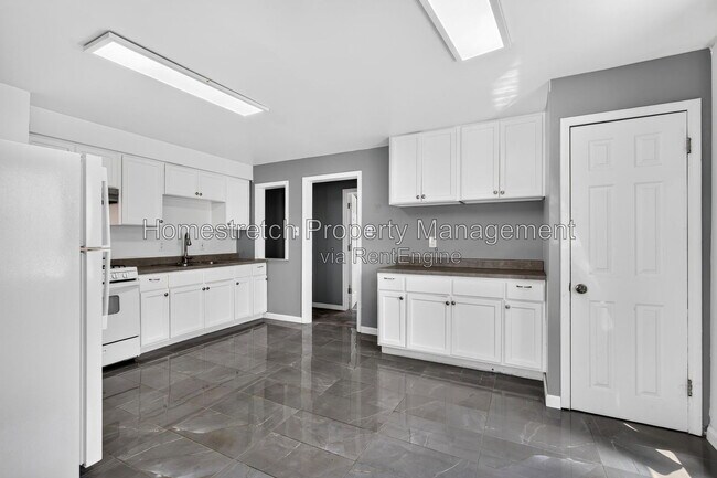 Building Photo - 6006 Cascade Dr