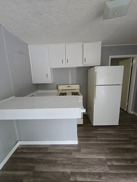 Building Photo - 4820 Oak Ave