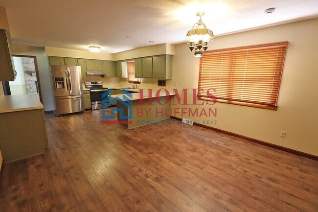 Building Photo - 4 Bedroom | 3 Bath | Newburgh by Gateway