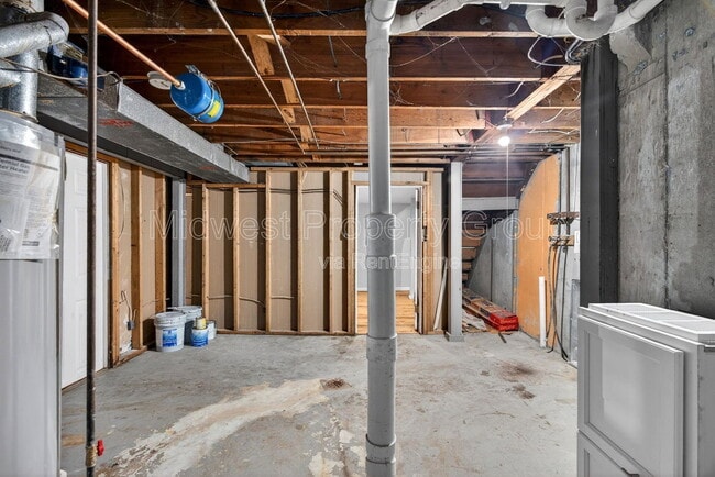 Building Photo - 710 Tyson Dr