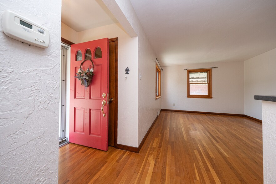 Building Photo - 445 Jenne Dr