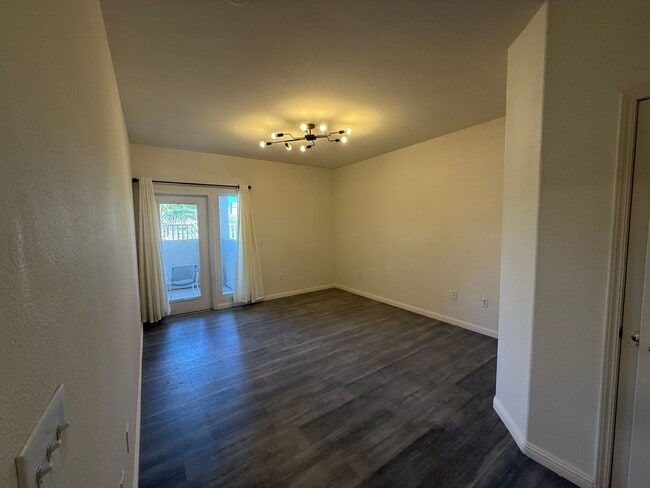 Building Photo - Renovated 2 Bedroom in Summerlin
