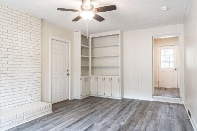 Building Photo - 160 W Delaware Ave