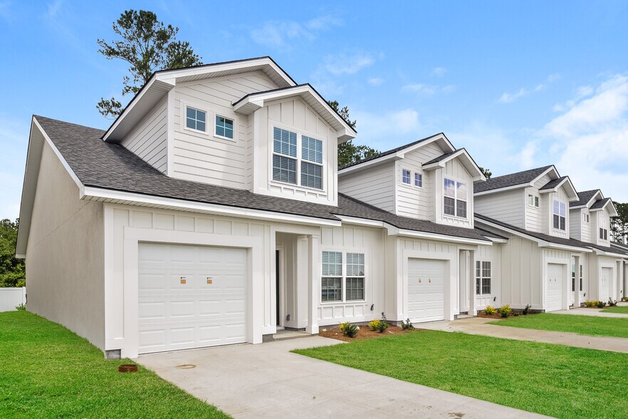 Primary Photo - 1096 Walker Point Way