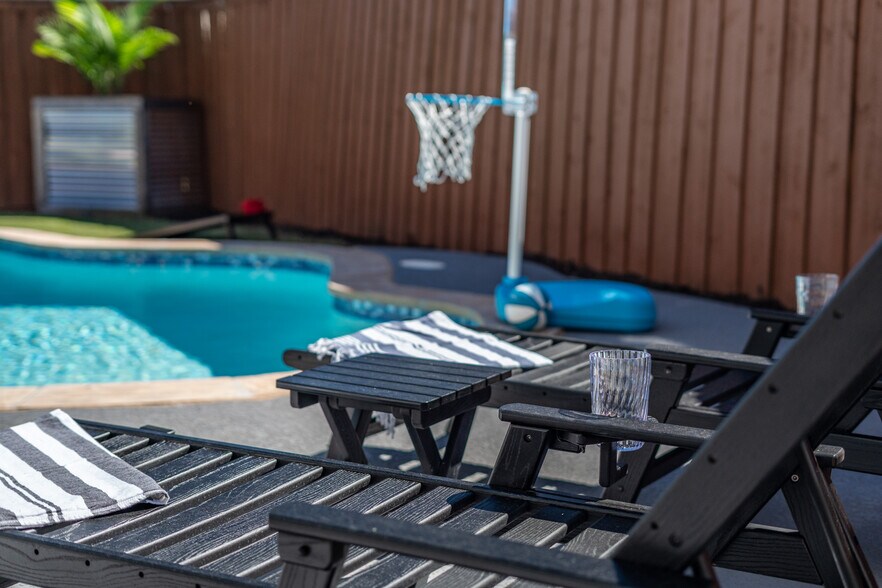 Backyard Pool - 707 Cottonwood Bend Dr