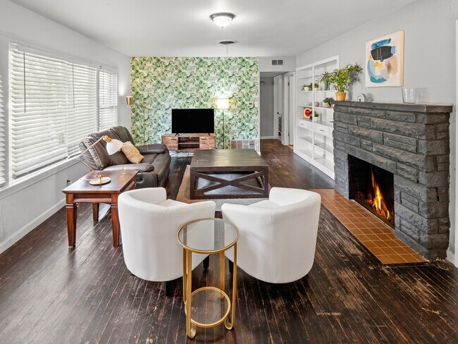 Building Photo - 6208 Walnut Hills Dr