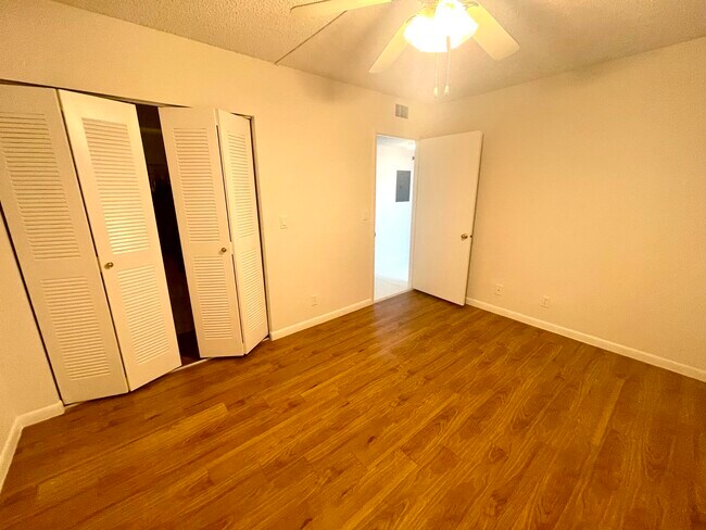 Building Photo - 5130 Las Verdes Cir