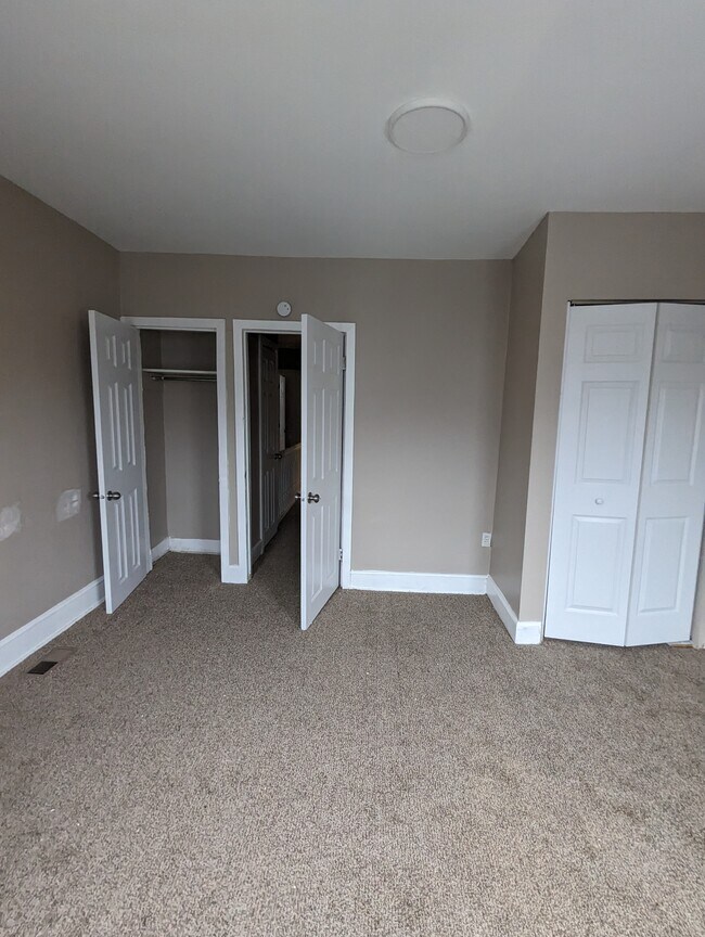 Building Photo - 5 W 27th St