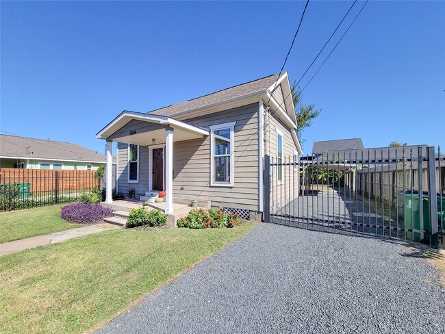 Building Photo - 2604 Cochran St