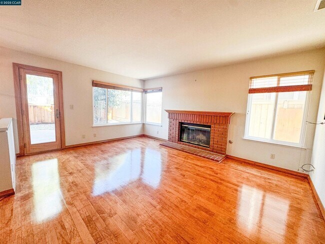 Building Photo - 115 Bermuda Ct
