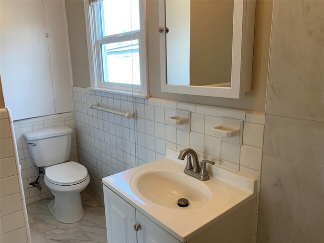 Building Photo - 307 Avondale St