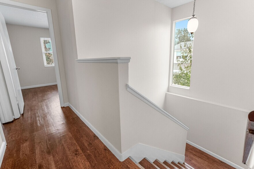 Building Photo - 2078 Loma Linda Way N