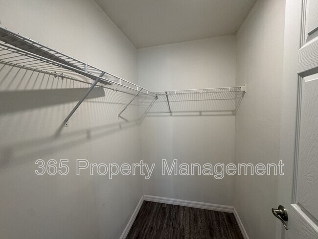 Building Photo - 26433 Sandhill Blvd