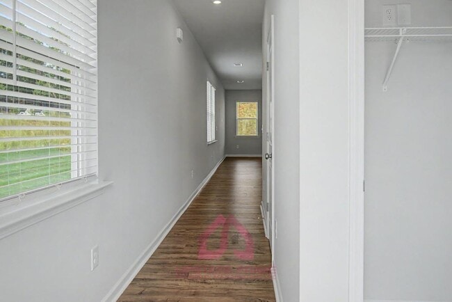 Building Photo - 378 Highline Trl