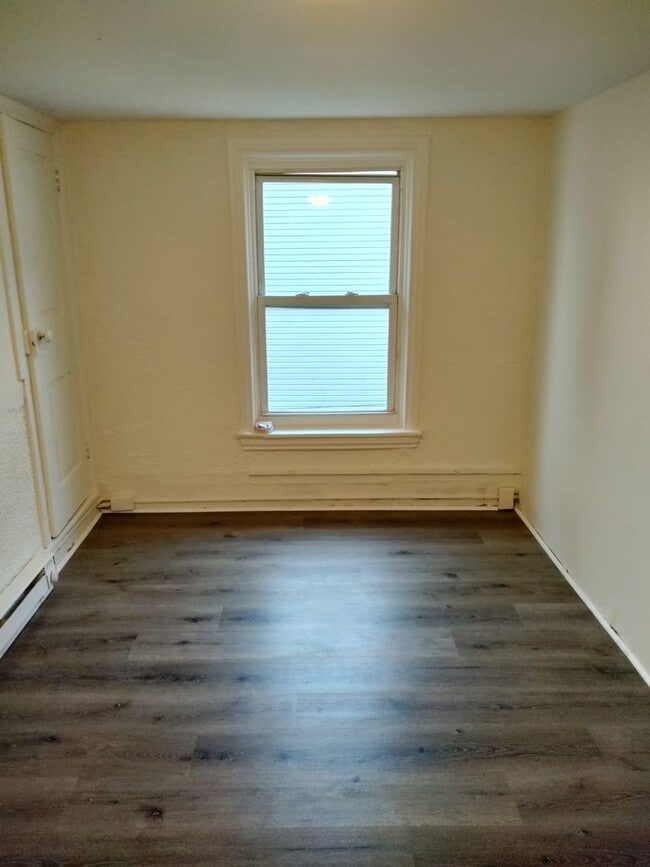 Building Photo - 3 Bedroom/1.5 Bathroom House in Allentown!