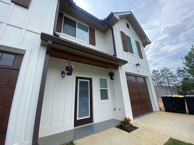 Primary Photo - 34 Lyons Dr NW