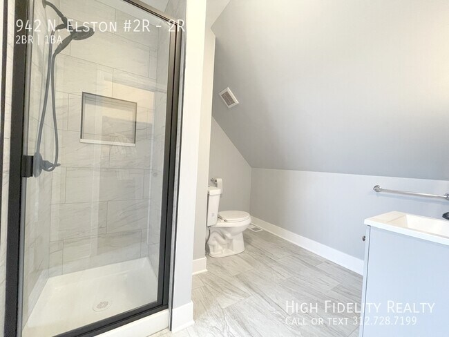 Building Photo - 942 N Elston Ave