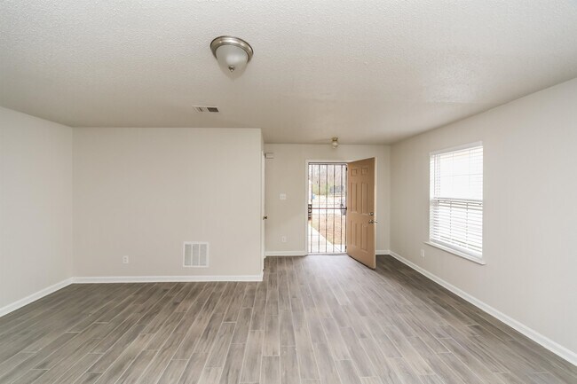 Building Photo - 4689 Waterfront Oak Dr