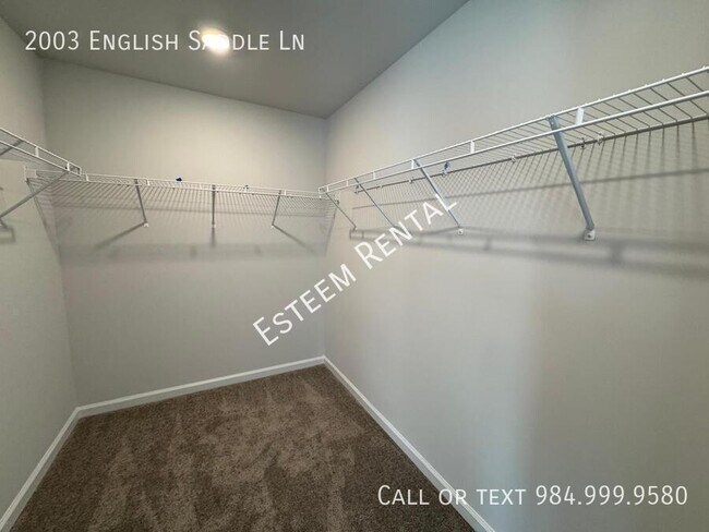 Building Photo - 2003 English Saddle Ln