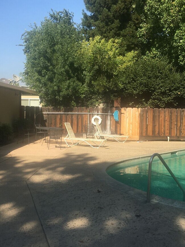 Building Photo - Chico 2 bed, one bath Duplex Private courtyard, Pool and Shared Laundry
