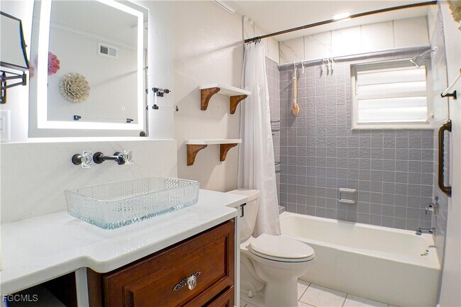 Building Photo - 112 Pinebrook Dr