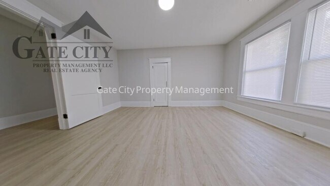 Building Photo - 1105 Adams St