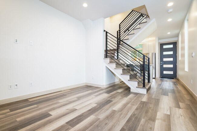 Building Photo - Stylish 3 Bedroom with Rooftop Decks and Dedicated Parking