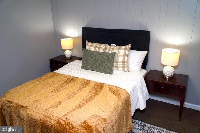 Building Photo - 6525 Kenova St