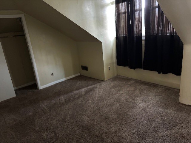 Building Photo - 609 N 6th St