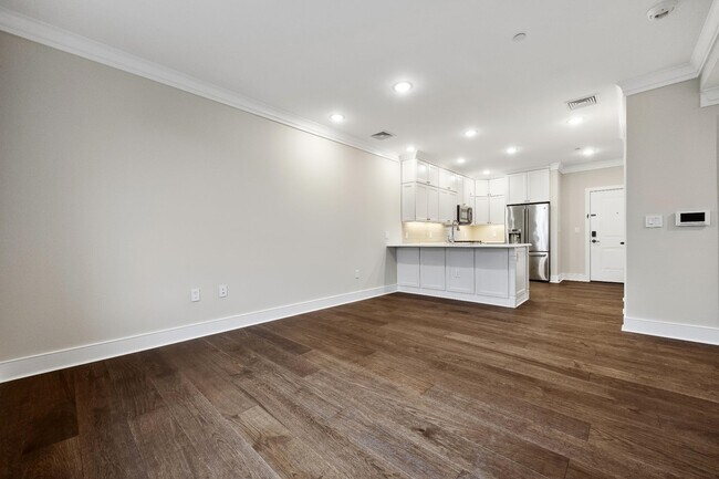 Building Photo - 28 Bright St