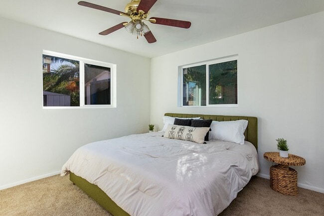 Building Photo - 3526 N Santa Rita Ave