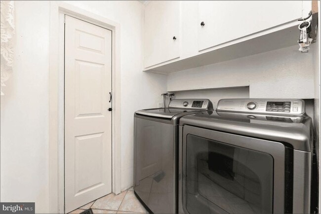 Building Photo - 40 Rittenhouse Dr