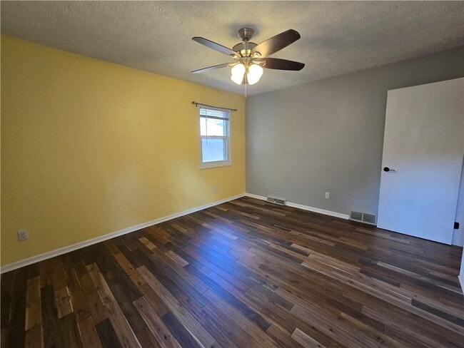 Building Photo - 9 Hepatica Ln