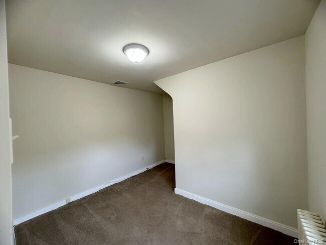 Building Photo - 5 Hall Ave