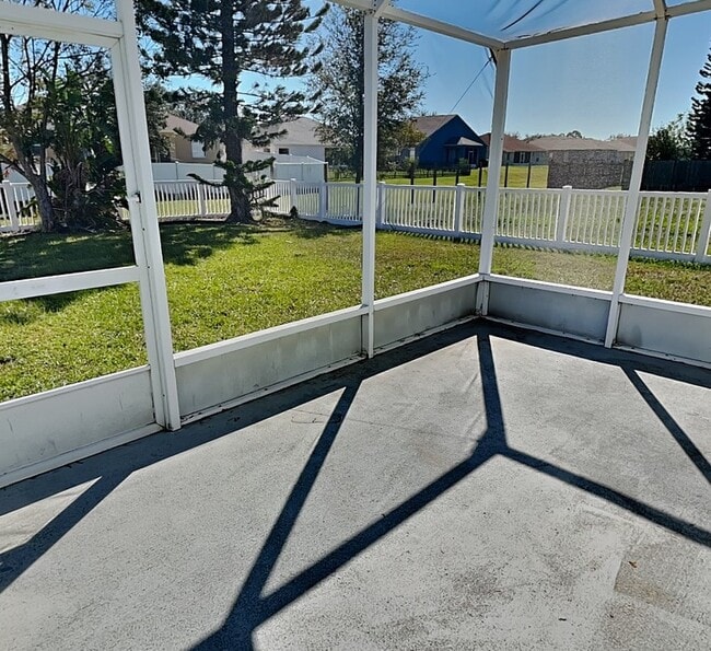 Building Photo - 523 Terranova Cir