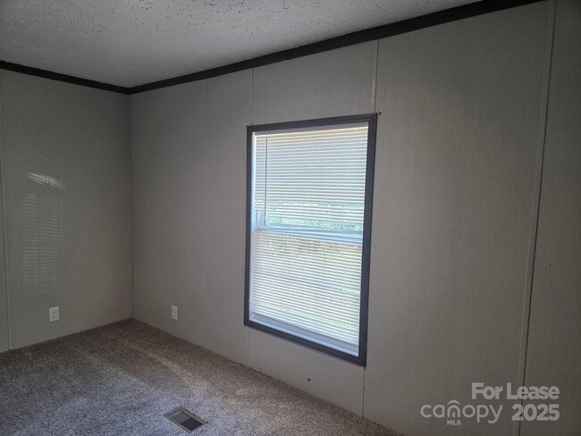 Building Photo - 213 Kimberly Cir