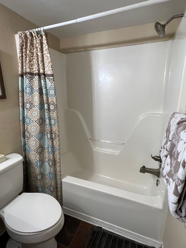 Building Photo - 680 Fall Creek Dr